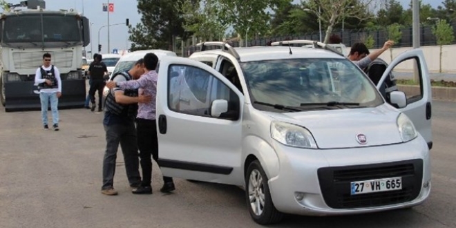 Diyarbakır'da 1400 polisin katılımıyla 'huzur' operasyonu