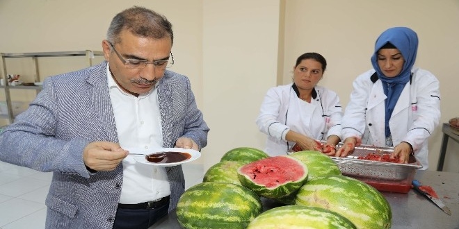 Adana karpuzundan pekmez yapt�lar