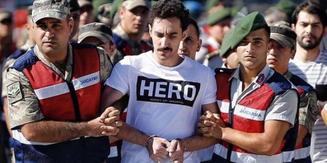Hero tişörtü vakası nedeniyle 5 görevli açığa alındı