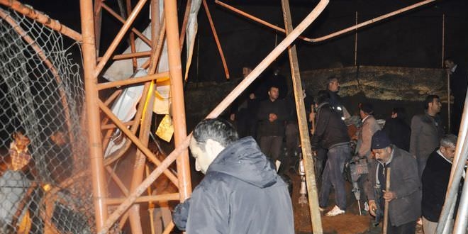 Gaziantep'te 3 i��i ��ken istinat duvar�n�n enkaz�nda kald�