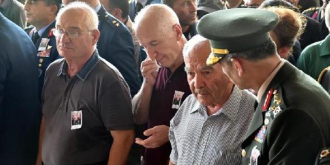 Emekli Korgeneral �zk�l��, topra�a verildi