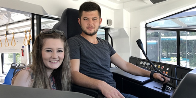 Vatmandan tramvayda s�rpriz evlenme teklifi