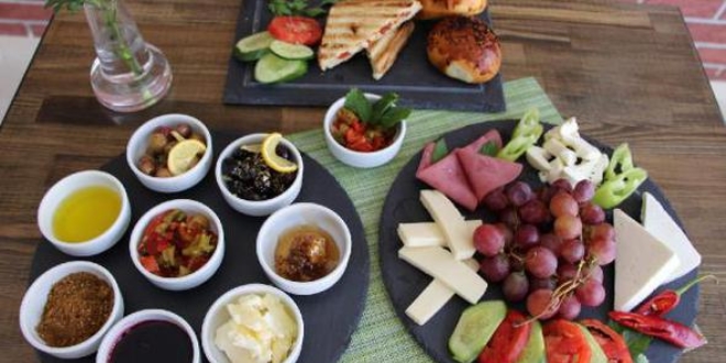 Üniversiteli 2 genç, Mardin'de organik butik cafe açtı