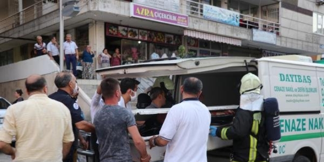 Evinden kötü kokular gelen kişi ölü bulundu