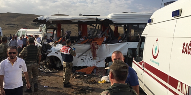 Ağrı'da midibüs kazası: 8 ölü, 14 yaralı