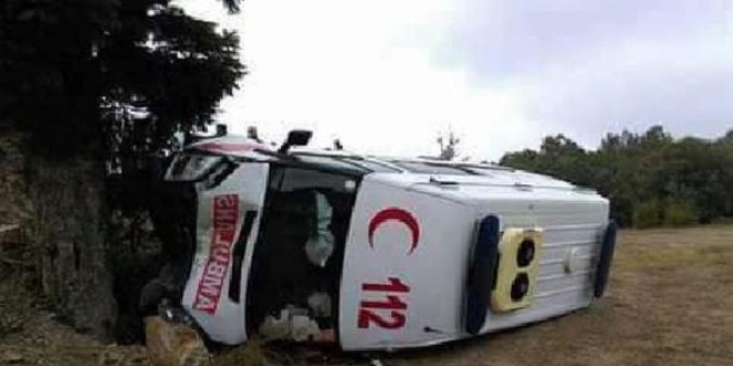 Kahramanmara'ta ambulans devrildi: 3 yaral