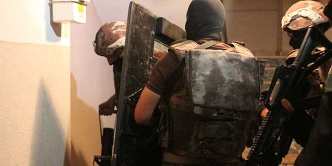 �stanbul'da helikopter destekli operasyon