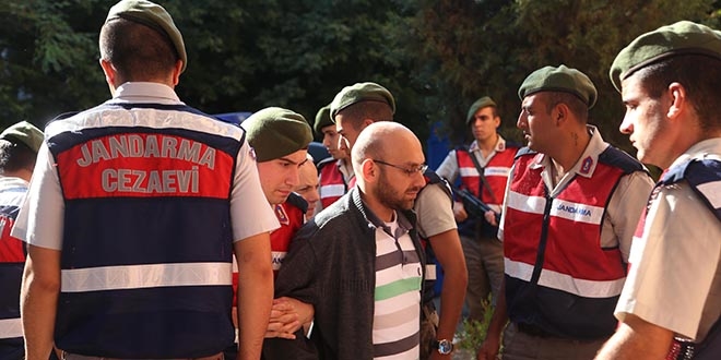 Kamu görevlilerininde olduğu 78 sanık hakim karşısında