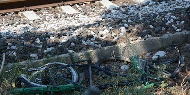 Hemzemin geçitte tren çarpan bisikletli çocuk öldü