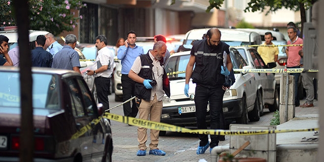 Kuyumcuyu silahla yaralayıp, 8 kilo altınla kaçtılar