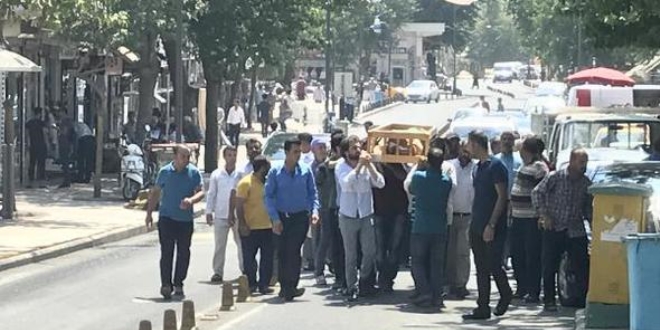 Atama bekleyen öğretmen beyin kanamasından öldü
