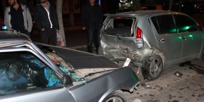 İzmir'de zincirleme trafik kazası : 6 yaralı