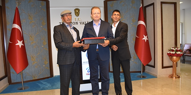 Halisdemir'in babas�ndan, Trabzon Valisi Yavuz'a ziyaret