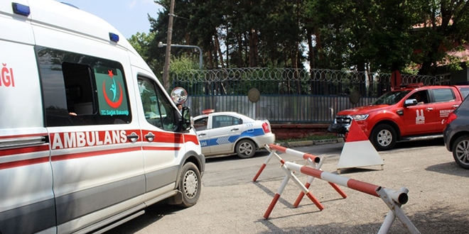 K�y muhtar� evinde �l� bulundu