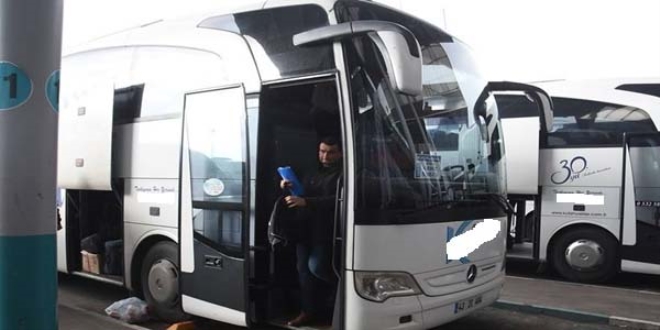 Yolcu gibi binerek otobüsleri denetliyorlar