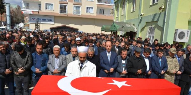 Kaza kurşunuyla vurulan polis memuru, toprağa verildi