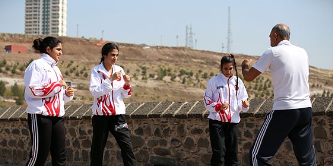 Sur'un 'alt�n' k�zlar�