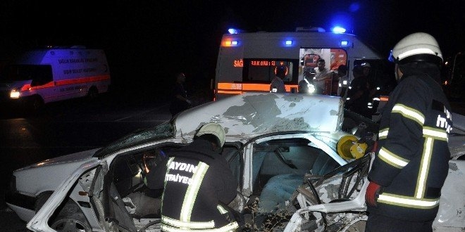 Didim'de otomobil ile minibüs çarpıştı: 1 ölü, 4 yaralı