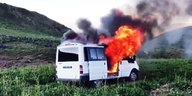 Van'da bombalı araç imha edildi