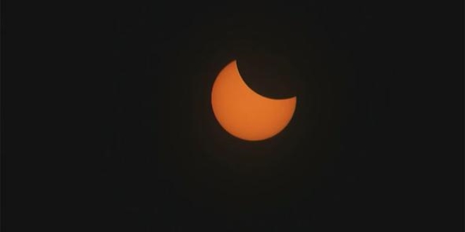 Güneş tutulması ABD'de izlenmeye başlandı
