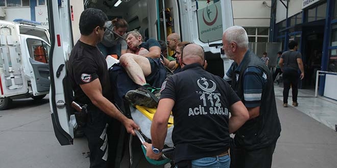 Başına demir saplanan işçi ağır yaralandı