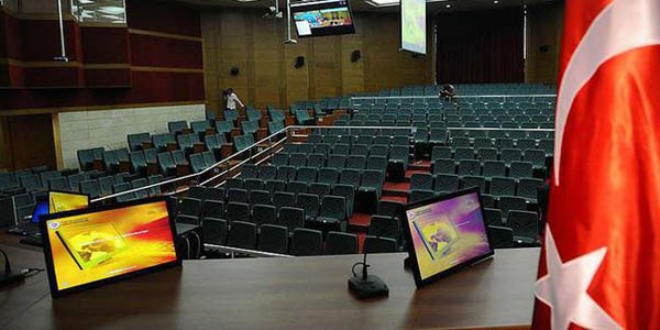 'FET� lideri G�len ile yanda�lar�ndan �ikayet�iyim'