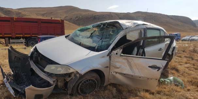 Otomobilin tekeri patladı, 1 ölü, 4 yaralı