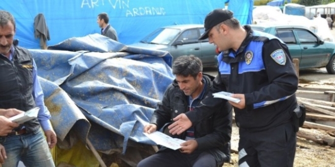 Polisten kurban satıcılarına 'para dersi'
