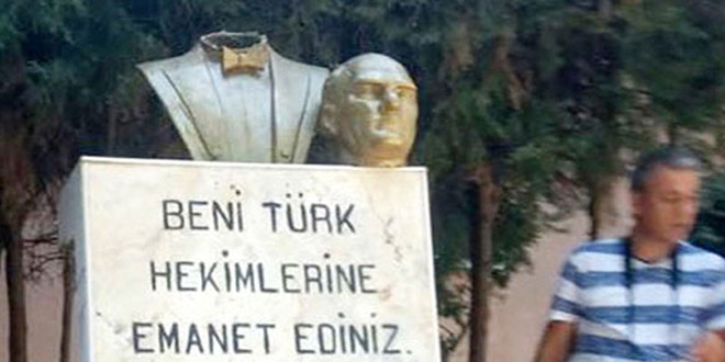 Mersin'de Atatürk büstüne çirkin saldırı