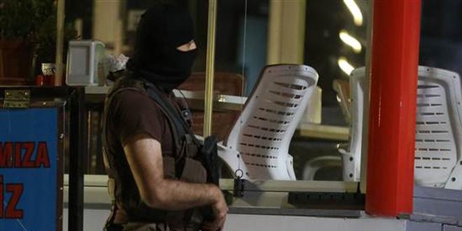 Etrafa ateş açan saldırgan vurularak etkisiz hale getirildi