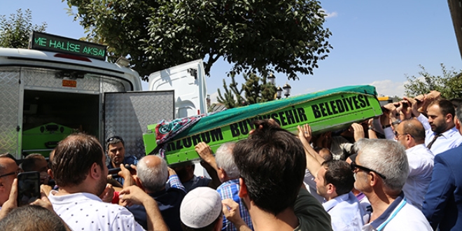 Aksakallı'nın annesinin cenazesi toprağa verildi