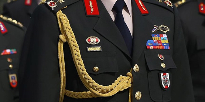 FETÖ'den tutuklu generallerin rütbeleri geri alındı
