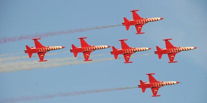 Türk Yıldızları ilk kez Rusya semalarında uçacak
