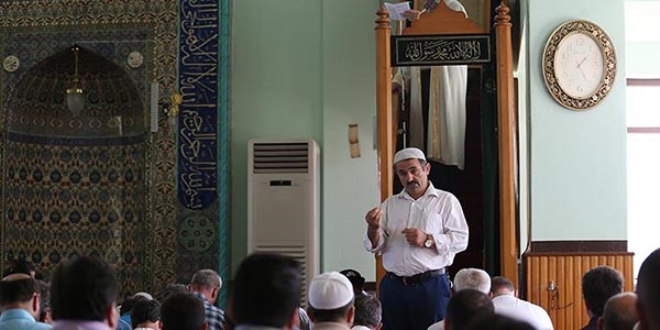 İşitme engelli imamdan işaret diliyle hutbe
