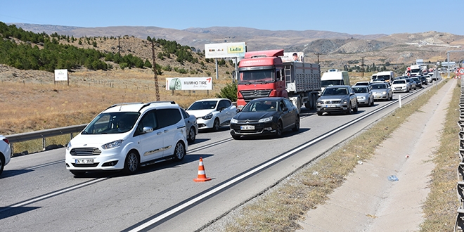 Kırıkkale'de bayram öncesi trafik yoğunluğu