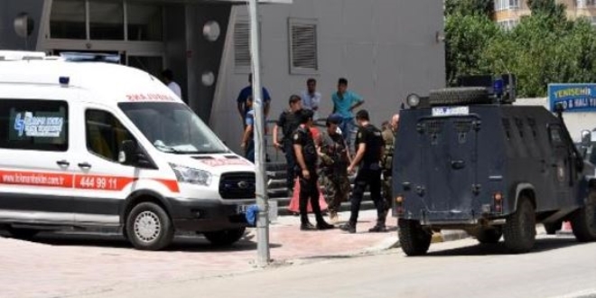 Hakkari'de terr saldrs: 1'i polis, 3 korucu yaraland