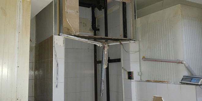 Y�k asans�r�ne s�k��an kad�n i��i �ld�