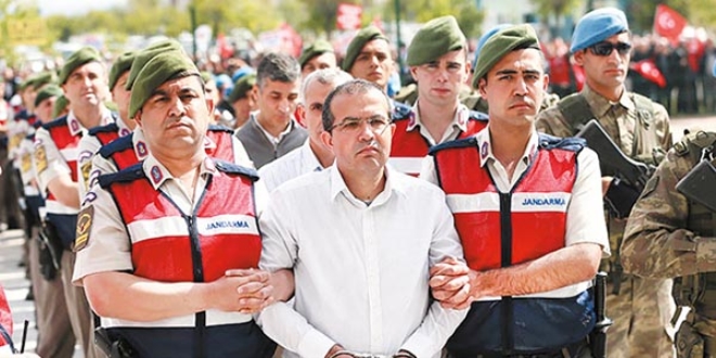 'Geri dön ve uç' emri kumpas mağdurlarına