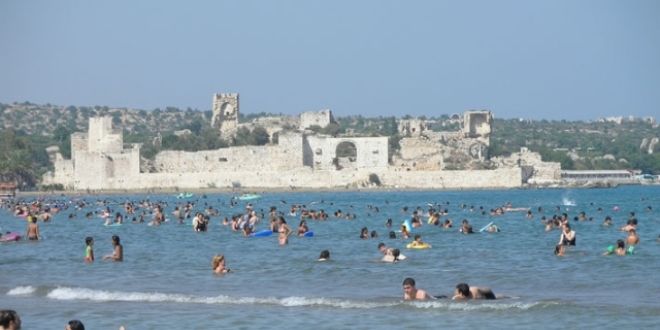 Mersin sahillerinde tatil yoğunluğu