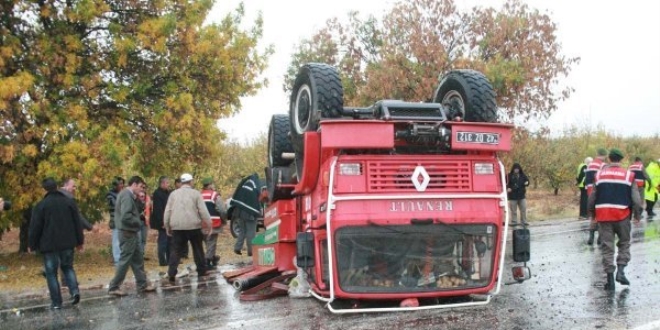 Kahramanmaraş'ta yangın arazözü devrildi: 3 yaralı