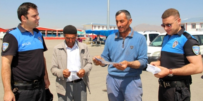 Kurban pazar�ndaki sat�c�lara sahte para uyar�s�