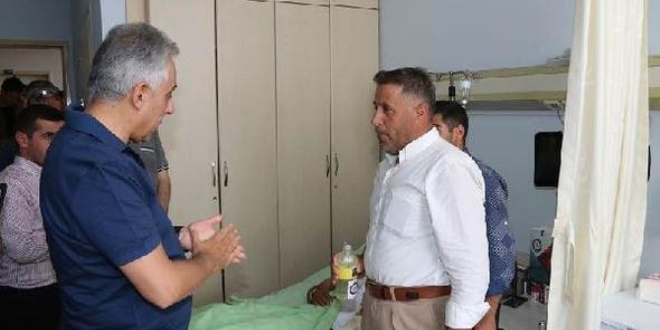 Hakkari Valisi, yaralı korucular ve polisleri ziyaret etti