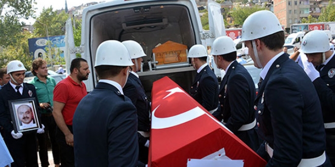 Eski Bakan Paksu son yolculuğuna uğurlandı