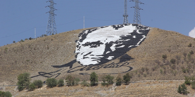 Uzaydan görülen dev Atatürk portresi yenilendi