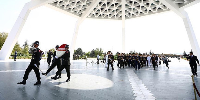 Orgeneral Akar Devlet Mezarlığı'nı ziyaret etti
