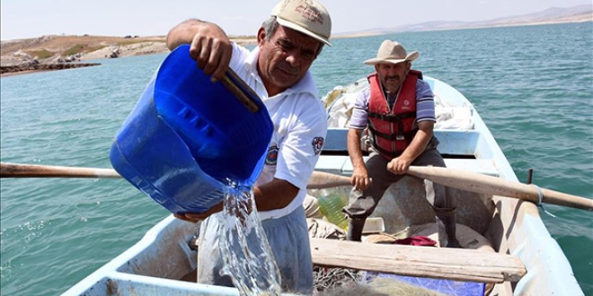 K�y� su alt�nda kal�nca bal�k�� oldu