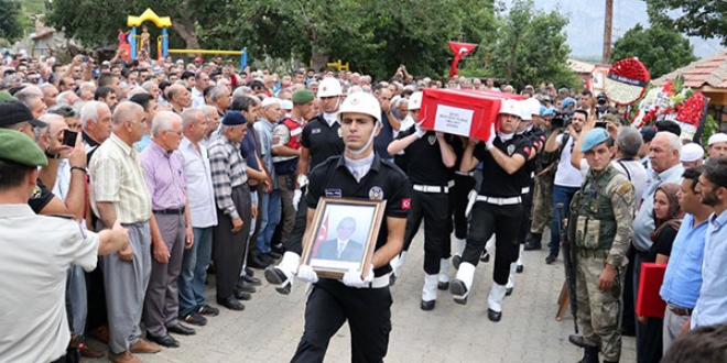 Saldırıda hayatını kaybeden 2 sivil toprağa verildi