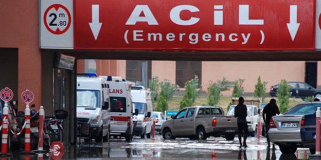 �orum'da halk otob�s�nde b��akl� kavga: 2 yaral�