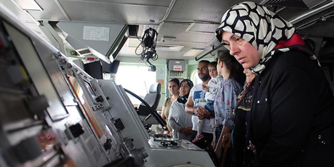 Donanma Komutanl kaplarn vatandalara at