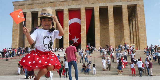 Anıtkabir renkli görüntülere sahne oldu